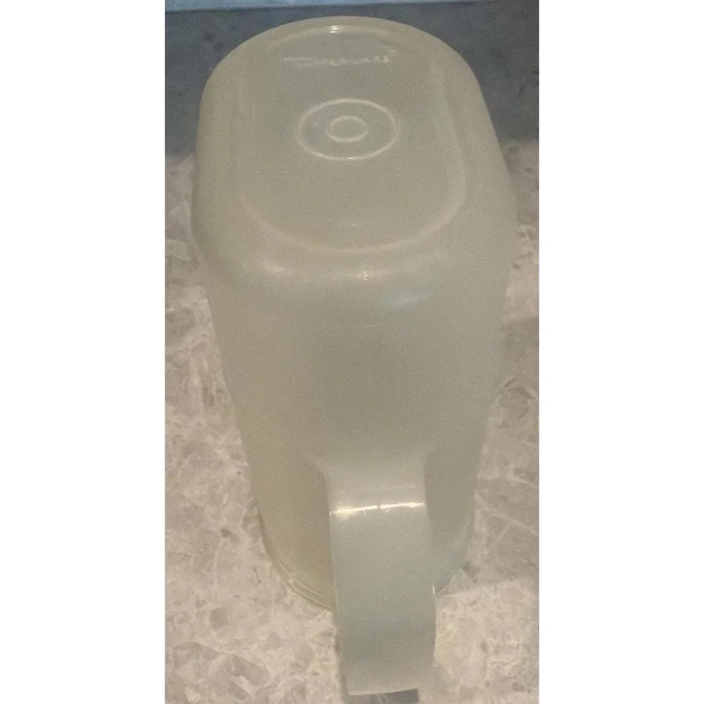 Tupperware Vintage 1 Quart Pitcher